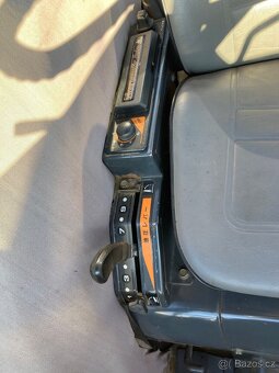 Malotraktor Kubota s kabinou a nakladačem - 13