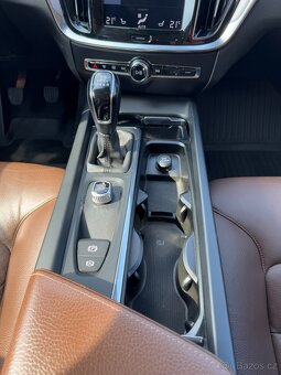Volvo V60 2.0 D4 Momentum 140kW 2019 odpočet DPH - 13