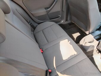 Prodám Volkswagen Golf 5 v pěkném stavu - 13