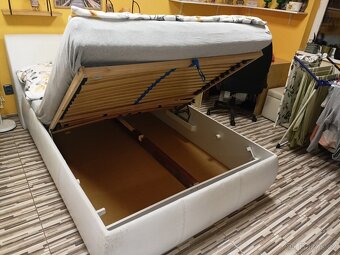Kvalitní polohovací postel s úložným prostorem - 13