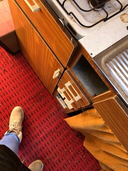 Karavan na pevné stání - 13