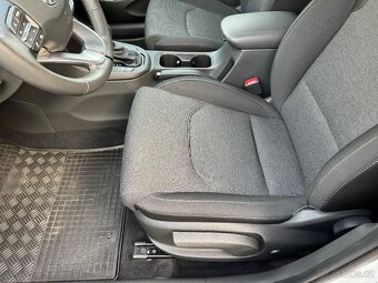 Hyundai i30 kombi 1,0 tgdi DCT Family Smart - 13