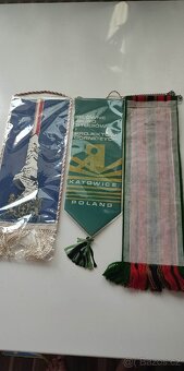 Větší množství sběratelských retro vlaječek - 13