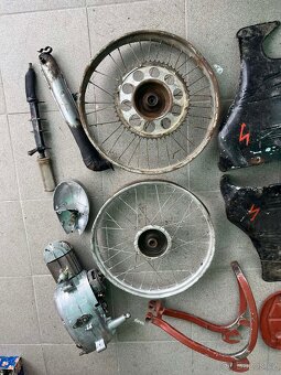 Jawa 50 550 pařez - rozebraný - 13