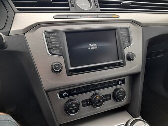 Volkswagen Passat 2,0 TDI 110 KW AC STK S.K. - 13