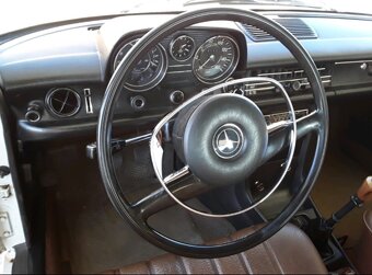 Mercedes w115 /8 220d - 13