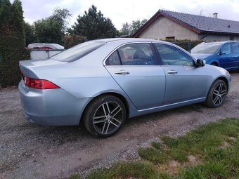 HONDA ACCORD 2,2 iCTDi NAFTA 103 KW ZA  59000 KČ - 13