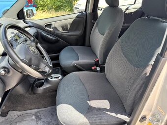 Toyota Yaris 1.3i 64kw AUTOMAT KLIMA - 13