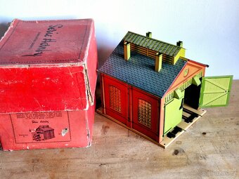 Vláčky - lokomotivní depo, No 1, Hornby, Francie, 1930 - 13