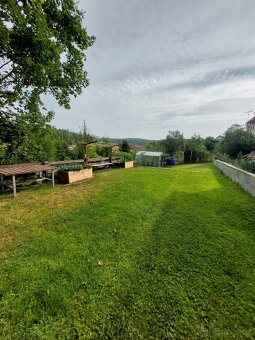 Prostorný dům s možností podnikání v podhradí - 13