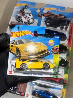 Hot Wheels přívěšek - 13
