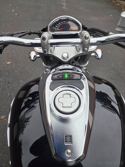 Suzuki M 800 Intruder - 13