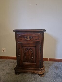 Starožitný nábytek - 13