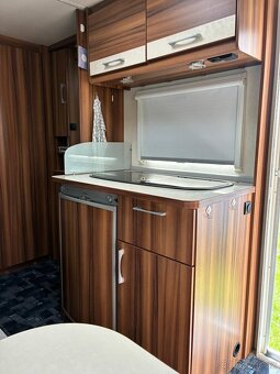 Karavan Weinsberg + mover,předstan - 13