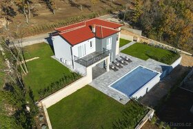 Prodej moderního zařízeného domu s bazénem, 147 m2, Labin, I - 13