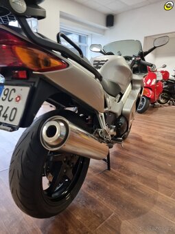 Honda VFR 800 - 13