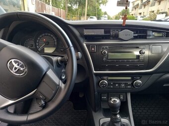 Toyota Auris 1.6 benzín 97 kw, 132 hp, 2013 - 13