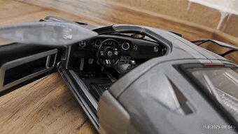 Model Ford GT 2004 1:18 Autoart ( 73025 ) - 13
