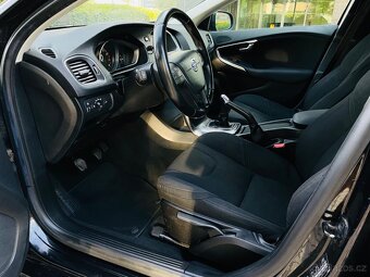 Volvo V40 1.6i BENZÍN MANUÁL 1.MAJITEL KAMERA SERVISKA - 13
