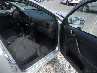 Škoda Octavia 1.6MPi 75Kw Tour - 13