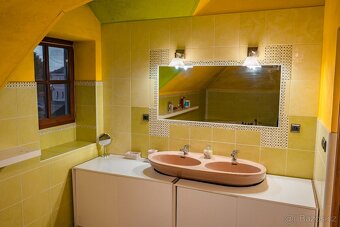 Prodej rodinného domu 228 m², pozemek 2261 m² - 13