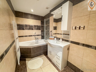 Pronájem prostorného a světlého bytu 3+1 po kompletní s gará - 13