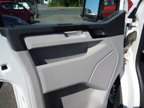 VW Transporter valník 2.0TDi 150koní 6míst r.v.4/2017 - 13