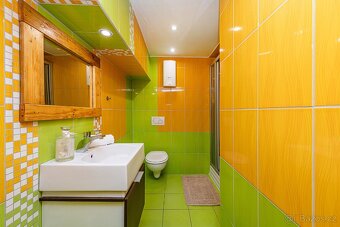 MALEBNÝ RODINNÝ DŮM V SRDCI ČESKÉHO STŘEDOHOŘÍ  ČEŘENIŠTĚ, M - 13