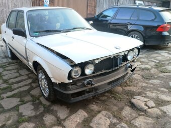 BMW E30 318is - 13