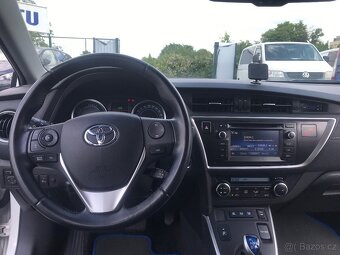 Toyota Auris, 1.8 Hybridní 73 KW,1.MAJ,ČR.. - 13