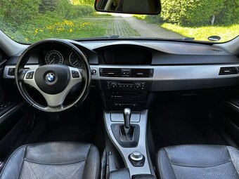 BMW E91 320i 110kW Kůže Navi Automat Panorama ALU R17 - 13