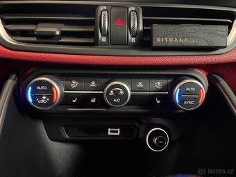 Alfa Romeo Giulia 12.2020 2.0 280k Veloce ČR DPH - 13