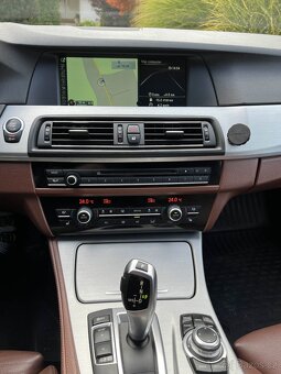 BMW 530xd Touring xDrive 190 kW –  6-válec, Panorama, HeadUp - 13