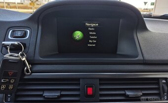 VOLVO XC70 2.4D 133KW 5 VÁLEC 1 MAJITEL AUTOMAT 4x4 XENON - 13