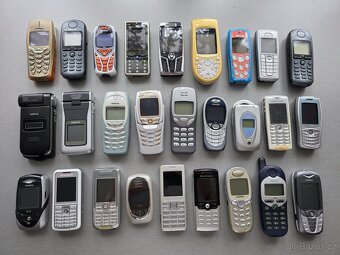 sbírka mobilních telefonů - konvolut - 13