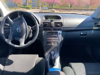 Toyota Avensis liftback - 13