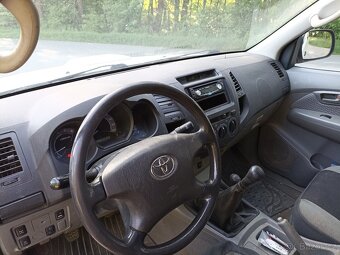 Toyota Hilux 2.5 D-4D - 13