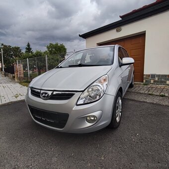 Hyundai i 20 benzín - 13