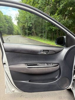 Hyundai i20, r. 2010, 1.2i – spolehlivý a úsporný vůz - 13