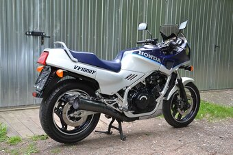 Honda VF 1000F - 13