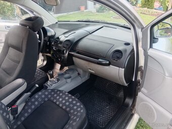 Volkswagen New Beetle - 13
