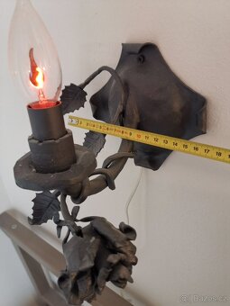 Sada kovaných svítidel a lustru - 13