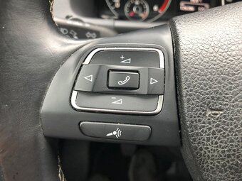 Volkswagen Touran 1,6 TDI 77 KW Panorama Plný servis VW - 13