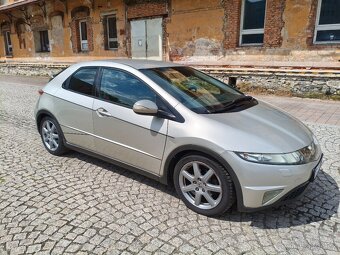 Prodám Honda Civic,1.8 benzín,103 kW,automat - 13