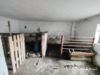 Prodej dvougeneračního RD s hospodářskými budovami v Makově - 13