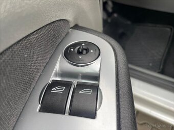 Ford Focus 2,0 TDCi  Duratorq Trend (2010) - 13