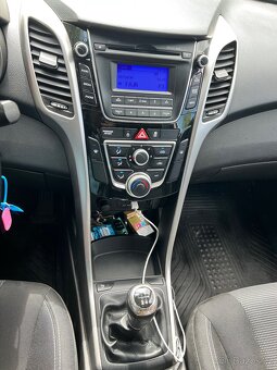 Hyundai i30 kombi - 1.6 MPI 88kw 2016 - 13