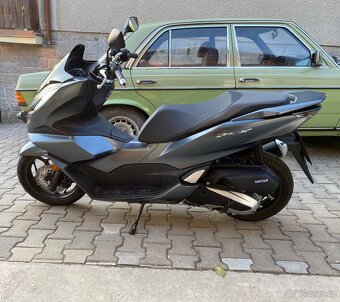 Skútry Honda PCX 125 dvakrát - 13