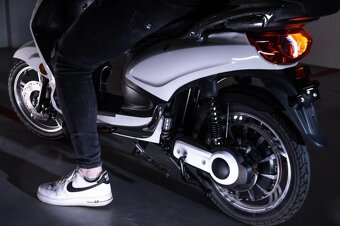 Elektro skútr ViaGo Riga 1kW bez nutnosti řidičského průkazu - 13