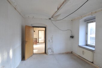 Vícegenerační dům u hranic s Českem - 13